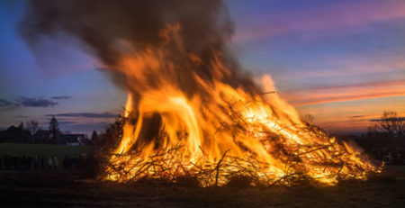 Circle Round The Fire Chant