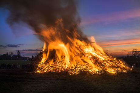 Circle Round The Fire Chant